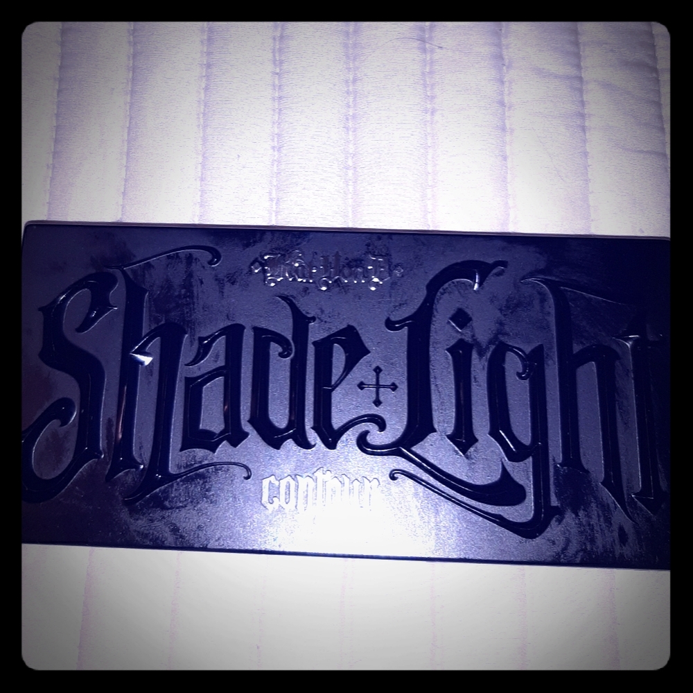 KVD Creme Shade & Light